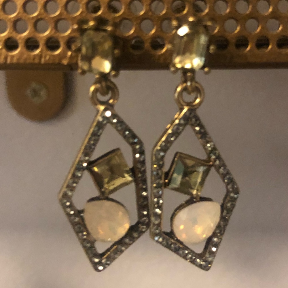 NWOT Pink & Grey Dangling Earrings